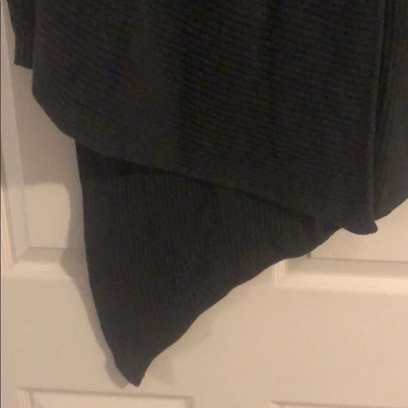 Split sided asymmetrical sweater - Picture 4 of 4